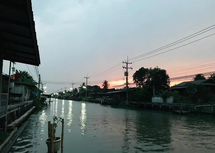 ที่พักพร้อมอาหารเช้า Banthongtawee